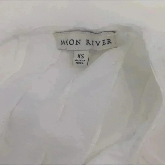 Moon River Sleeve Puff sleeve Blouse - Picture 4 of 6